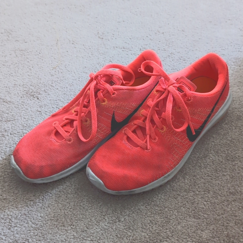 Nike tennis shoes